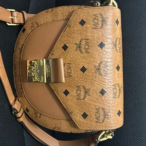 Mcm cross body